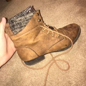 Last chance- American Eagle lace up boots 9.5